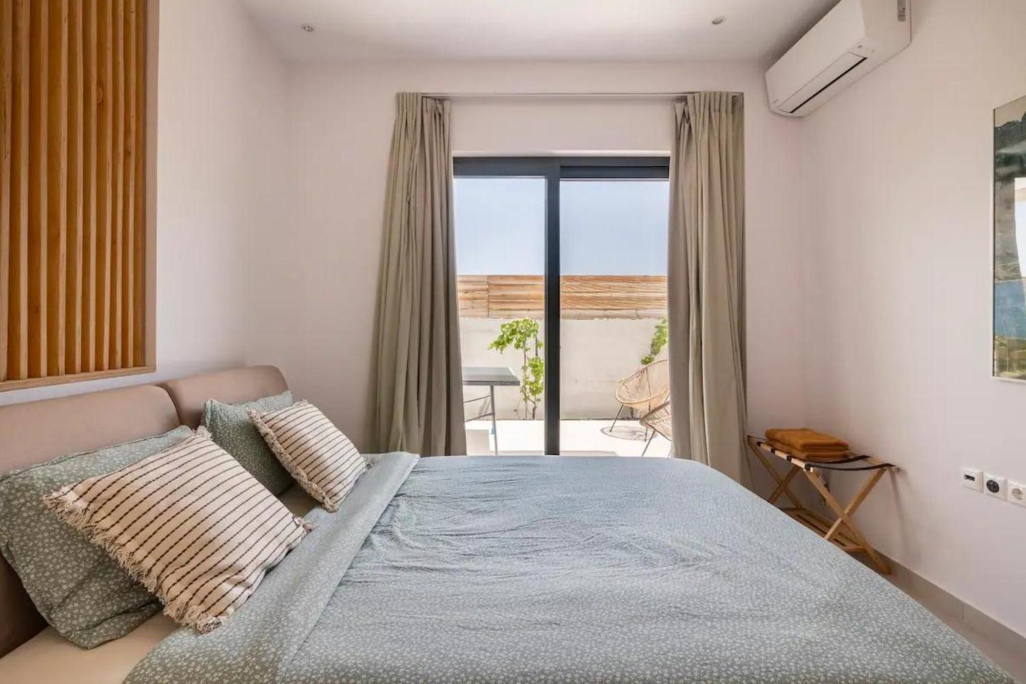 Villa Kala Loutraki - Private Pool & Sauna I Beach Bagian luar foto