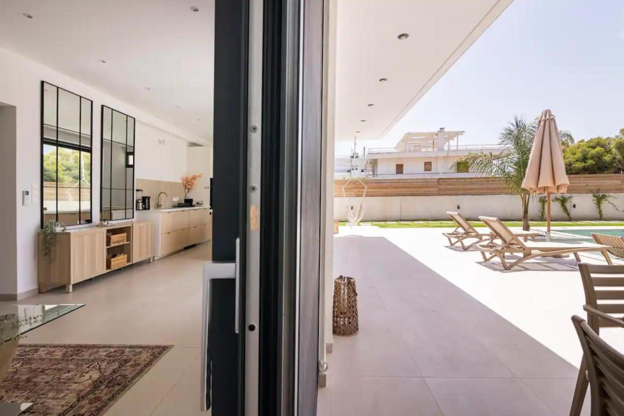 Villa Kala Loutraki - Private Pool & Sauna I Beach Bagian luar foto